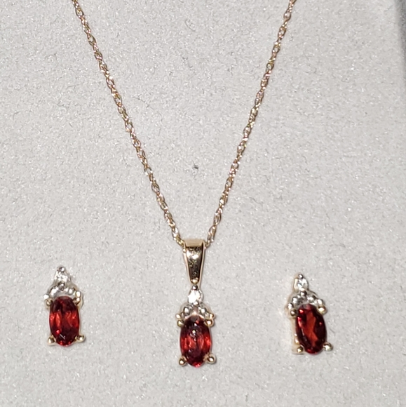 Gold Earrings and Necklace Set - Picture 6 of 17